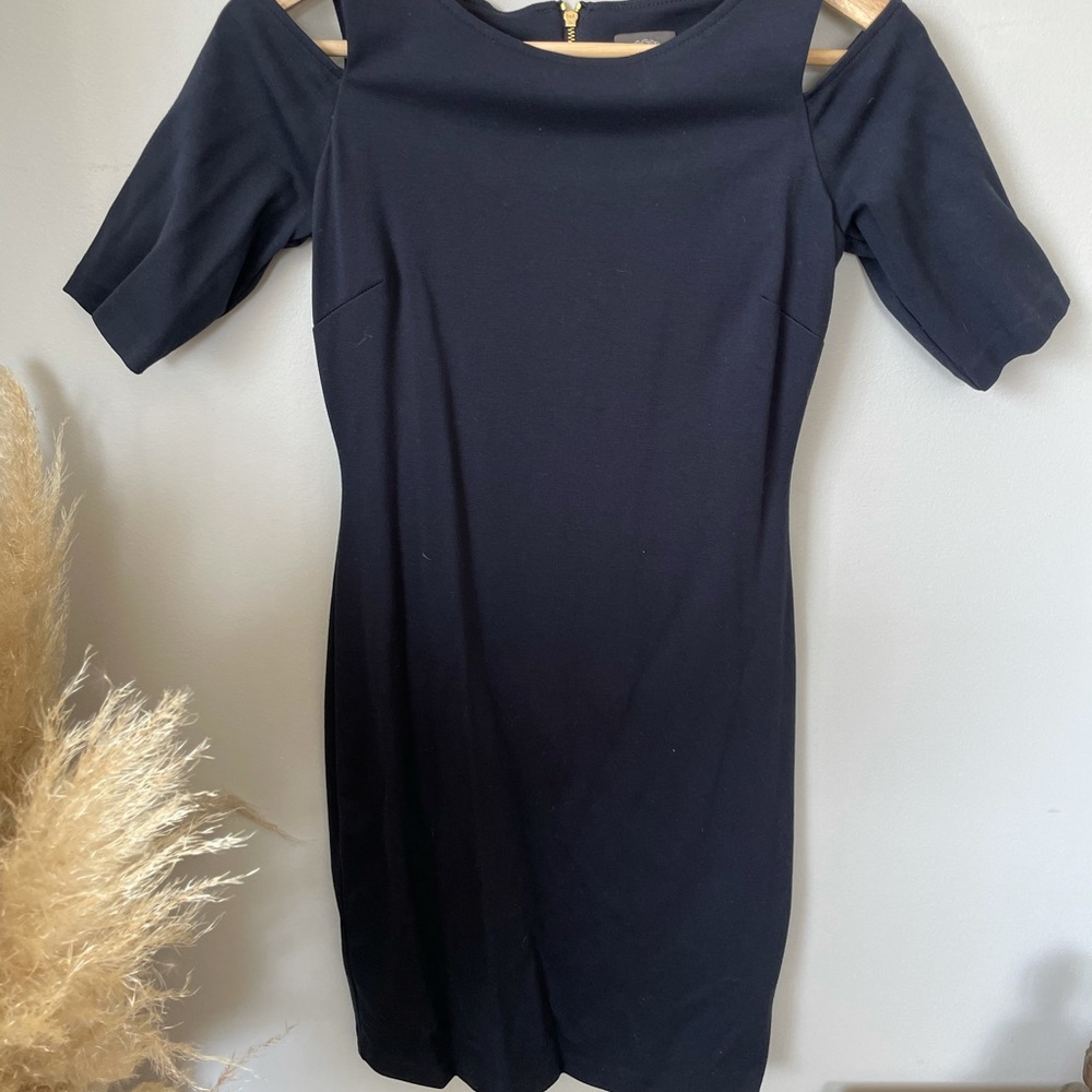 Vince camuto cold shoulder fitted dress